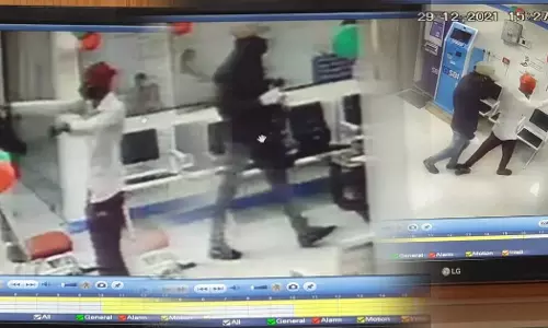 എസ്.ബി.ഐയില്‍ കവര്‍ച്ച; ബാങ്ക് ജീവനക്കാരനെ മോഷ്ടാക്കള്‍ വെടിവെച്ചുകൊന്നു