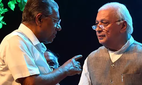 ചാൻസലർ പദവിയിൽ തുടരില്ലെന്ന ഗവർണറുടെ നിലപാടിൽ സർക്കാർ വെട്ടിൽ