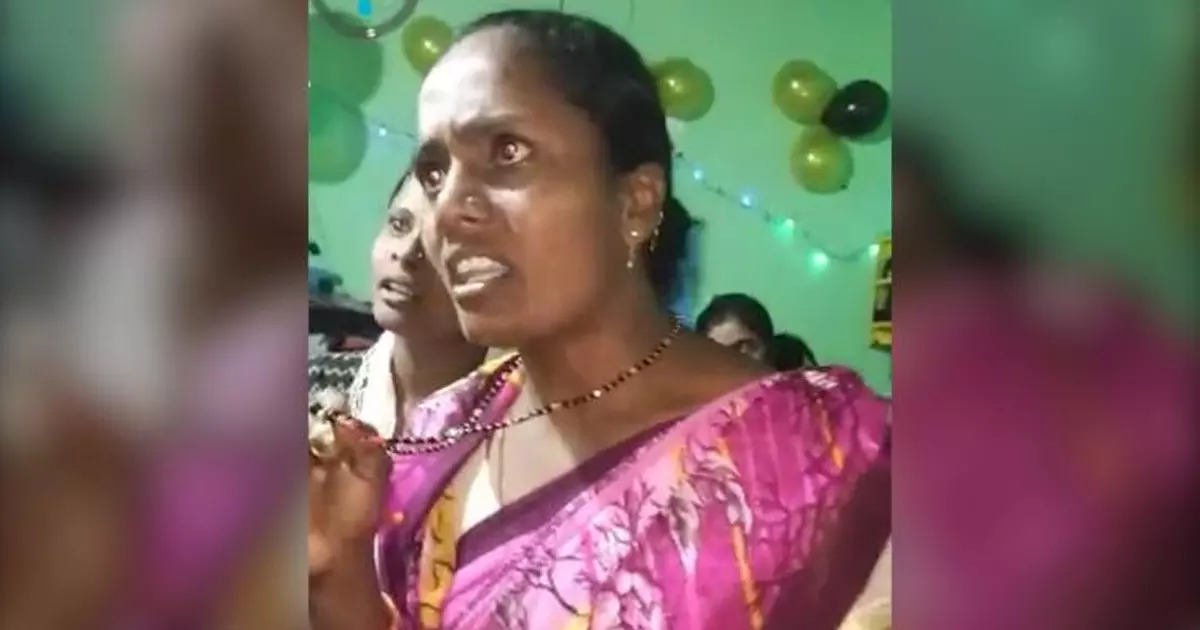 ക്രിസ്മസ് ആഘോഷിച്ചാല്‍ എന്താ കുഴപ്പം? നിങ്ങളാരാ ചോദ്യംചെയ്യാന്‍? വീട്ടില്‍ അതിക്രമിച്ചുകയറിയ ബജ്‍രംഗദള്‍ പ്രവര്‍ത്തകരോട് സ്ത്രീകള്‍