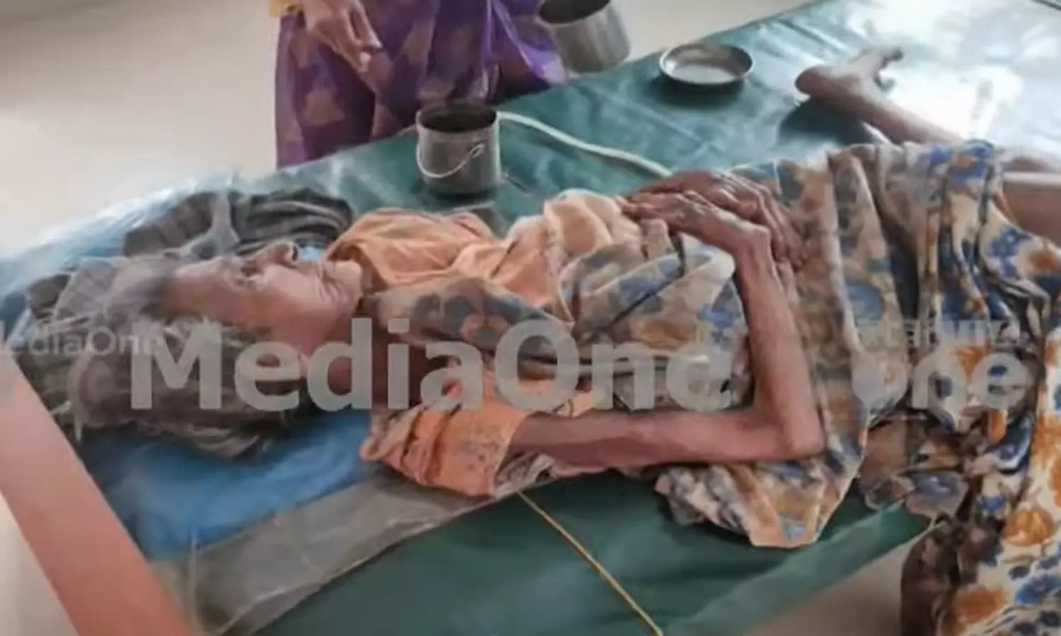 വയോധികയെ  അവശ നിലയില്‍ കണ്ടെത്തി