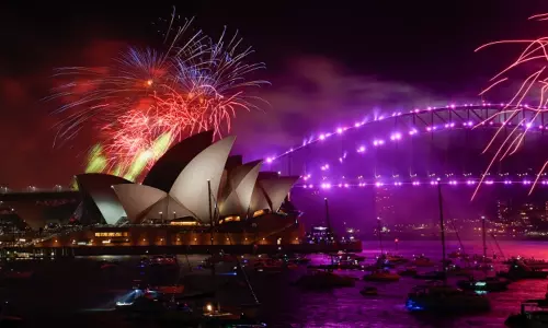 പുതുവർഷം പിറന്നു; സ്വാഗതം 2022