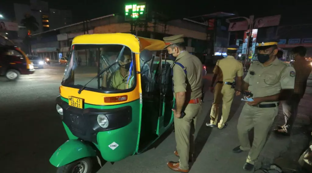 പുതുവത്സരം നിയന്ത്രണങ്ങളിൽ നിന്ന് ആഘോഷിച്ച് മലയാളികൾ