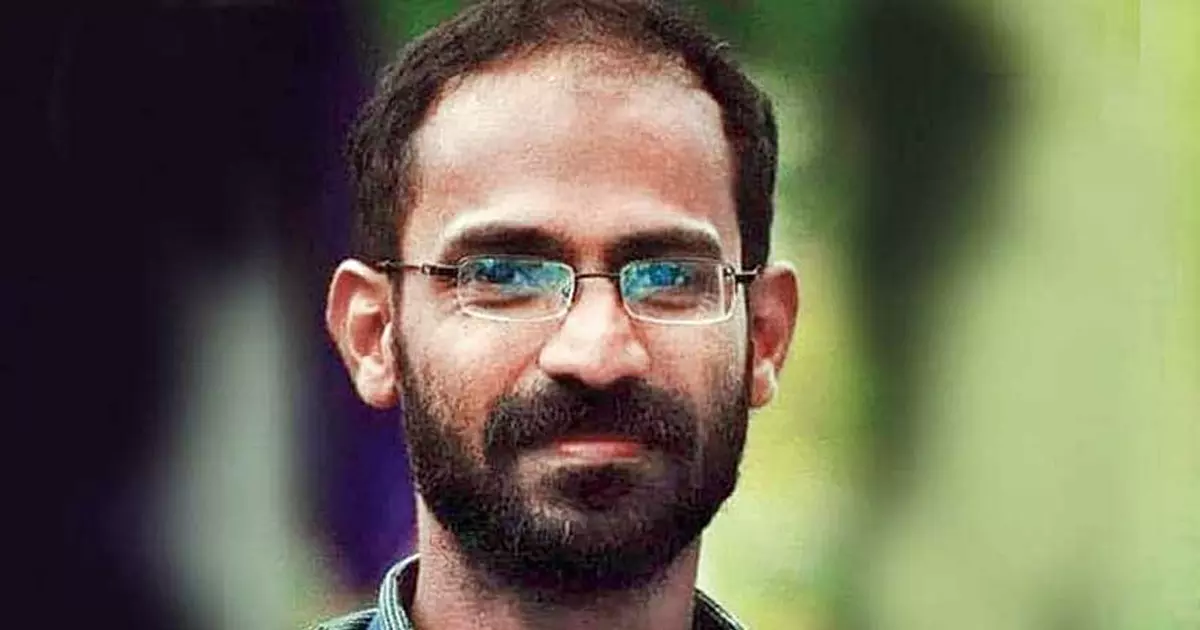 സോഷ്യല് മീഡിയയില് അപ്ഡേറ്റ് ചെയ്ത് ഭീകരപ്രവർത്തനത്തിന് രഹസ്യയാത്ര പോയെന്ന് പറഞ്ഞാല് സംഘികളല്ലാതെ ആരും വിശ്വസിക്കില്ല: റൈഹാന സിദ്ദിഖ് സോഷ്യല് മീഡിയയില് അപ്ഡേറ്റ് ചെയ്ത് ഭീകരപ്രവർത്തനത്തിന് രഹസ്യയാത്ര പോയെന്ന് പറഞ്ഞാല് സംഘികളല്ലാതെ ആരും വിശ്വസിക്കില്ല: റൈഹാന സിദ്ദിഖ്