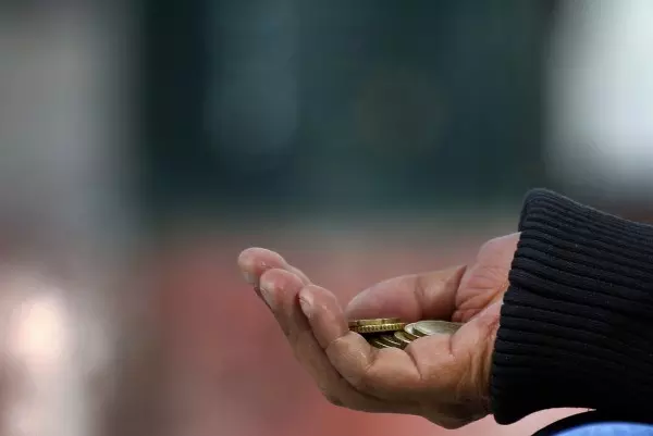 കുട്ടിയെ ഉപയോഗിച്ച് യാചന: ബഹ്റൈനില് രണ്ട് പേർ പിടിയിൽ കുട്ടിയെ ഉപയോഗിച്ച് യാചന: ബഹ്റൈനില് രണ്ട് പേർ പിടിയിൽ