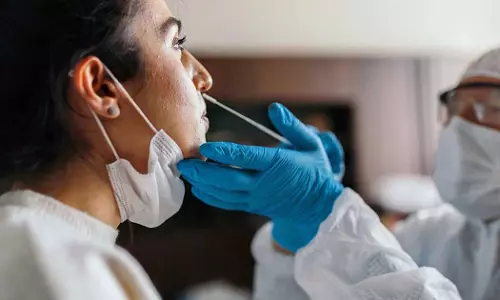 ഒരാഴ്ചക്കിടെ നാലിരട്ടി വർധനവ്, ഇന്നലെ മാത്രം 21 ശതമാനം; പിടിവിട്ട് ഒമിക്രോൺ ഒരാഴ്ചക്കിടെ നാലിരട്ടി വർധനവ്, ഇന്നലെ മാത്രം 21 ശതമാനം; പിടിവിട്ട് ഒമിക്രോൺ