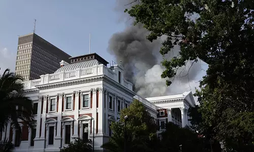 ദക്ഷിണാഫ്രിക്കൻ പാർലമെന്റ് മന്ദിരത്തിൽ തീപ്പിടിത്തം