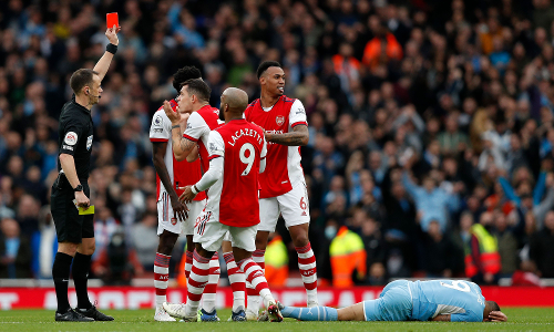 റെഡ് കാര്‍ഡില്‍ സെഞ്ച്വറി; റെക്കോര്‍ഡ് കുറിച്ച് ആഴ്സണല്‍