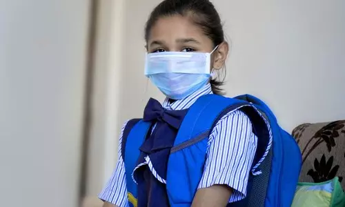 ബംഗാളില് നാളെ മുതല് സ്കൂളുകള് അടക്കും, ഓഫീസുകളില് പകുതി ജീവനക്കാര് മാത്രം ബംഗാളില് നാളെ മുതല് സ്കൂളുകള് അടക്കും, ഓഫീസുകളില് പകുതി ജീവനക്കാര് മാത്രം