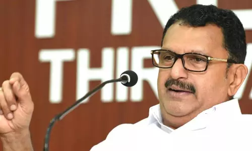 രാവിലെ എഴുന്നേൽക്കുമ്പോൾ പല്ലുതേക്കാൻ തലയില്ലാത്ത അവസ്ഥയാണ് സംസ്ഥാനത്ത്-കെ മുരളീധരൻ രാവിലെ എഴുന്നേൽക്കുമ്പോൾ പല്ലുതേക്കാൻ തലയില്ലാത്ത അവസ്ഥയാണ് സംസ്ഥാനത്ത്-കെ മുരളീധരൻ