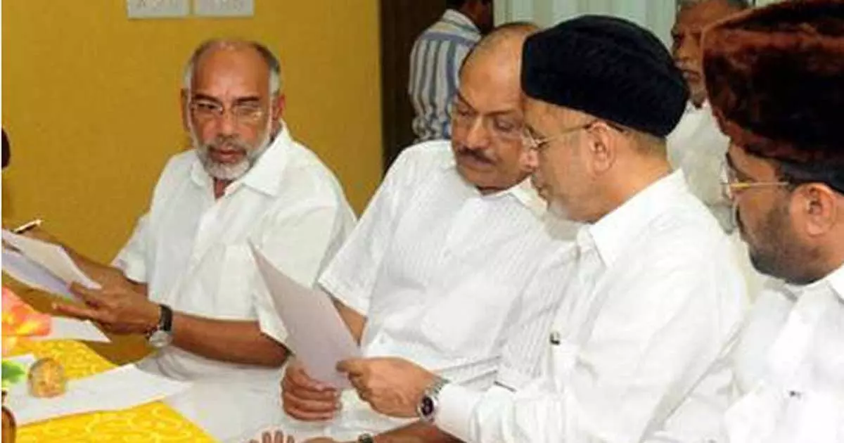 വഖഫ് വിഷയത്തിൽ തുടർ സമരത്തിനൊരുങ്ങി മുസ്‍ലിം   ലീഗ്; വിവാദങ്ങൾക്കിടെ ലീഗുമായുള്ള ബന്ധം വ്യക്തമാക്കി സമസ്ത