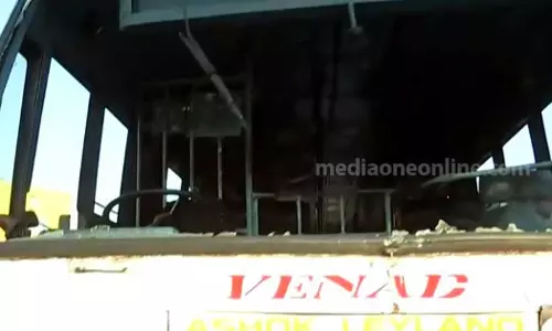 ഇടപ്പള്ളിയിൽ വാഹനാപകടം; ശബരിമല തീർഥാടകൻ ഉൾപ്പെടെ 12 പേർക്ക് പരിക്ക്