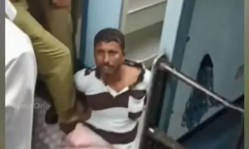 ട്രെയിന്‍ യാത്രക്കാരനെ ബൂട്ടുകൊണ്ട് നിലത്തിട്ട് ചവിട്ടി; പൊലീസ് മര്‍ദനം സ്ലീപ്പർ ടിക്കറ്റില്ലെന്നാരോപിച്ച്