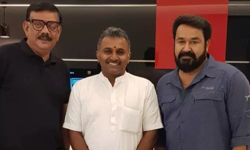 പ്രതീഷ് വിശ്വനാഥിനൊപ്പം മോഹൻലാലും പ്രിയദർശനും; വിമർശനവുമായി സോഷ്യൽ മീഡിയ