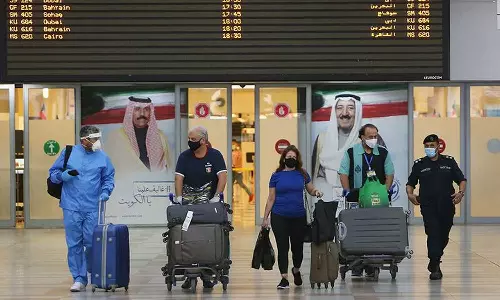 ഒമിക്രോൺ രൂക്ഷമായ രാജ്യങ്ങളിൽ നിന്ന് പൗരൻമാർ തിരിച്ചുവരണം: കുവൈത്ത് ഒമിക്രോൺ രൂക്ഷമായ രാജ്യങ്ങളിൽ നിന്ന് പൗരൻമാർ തിരിച്ചുവരണം: കുവൈത്ത്