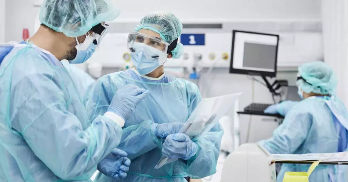 ഡോക്ടർമാർക്ക് കൂട്ടത്തോടെ കോവിഡ്; രാജ്യത്തെ ആശുപത്രികളുടെ പ്രവർത്തനങ്ങൾ ആശങ്കയിൽ