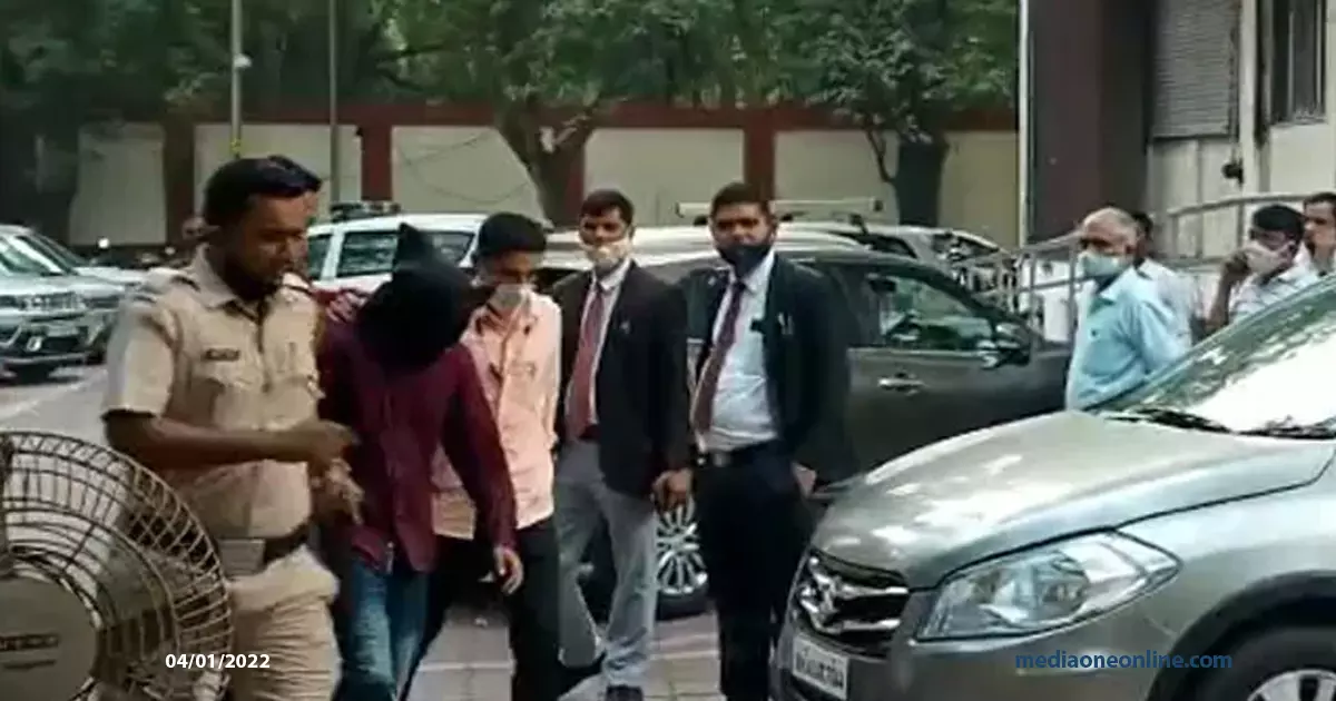 ബുള്ളി ബായ്: സിഖ് പേരിൽ അക്കൗണ്ടുണ്ടാക്കി; മുസ്ലിം സ്ത്രീകളെ ലേലത്തിന് വച്ചു ബുള്ളി ബായ്: സിഖ് പേരിൽ അക്കൗണ്ടുണ്ടാക്കി; മുസ്ലിം സ്ത്രീകളെ ലേലത്തിന് വച്ചു