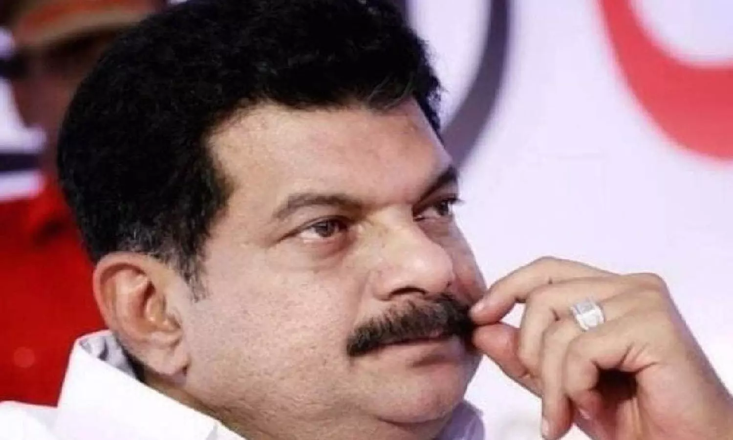 പിവി അന്‍വറിന്റെ കൈവശം കോഴിക്കോട്ടും മലപ്പുറത്തുമായി 30 ഏക്കര്‍ ഭൂമി; നടപടിയില്‍ സാവകാശം തേടി അധികൃതര്‍