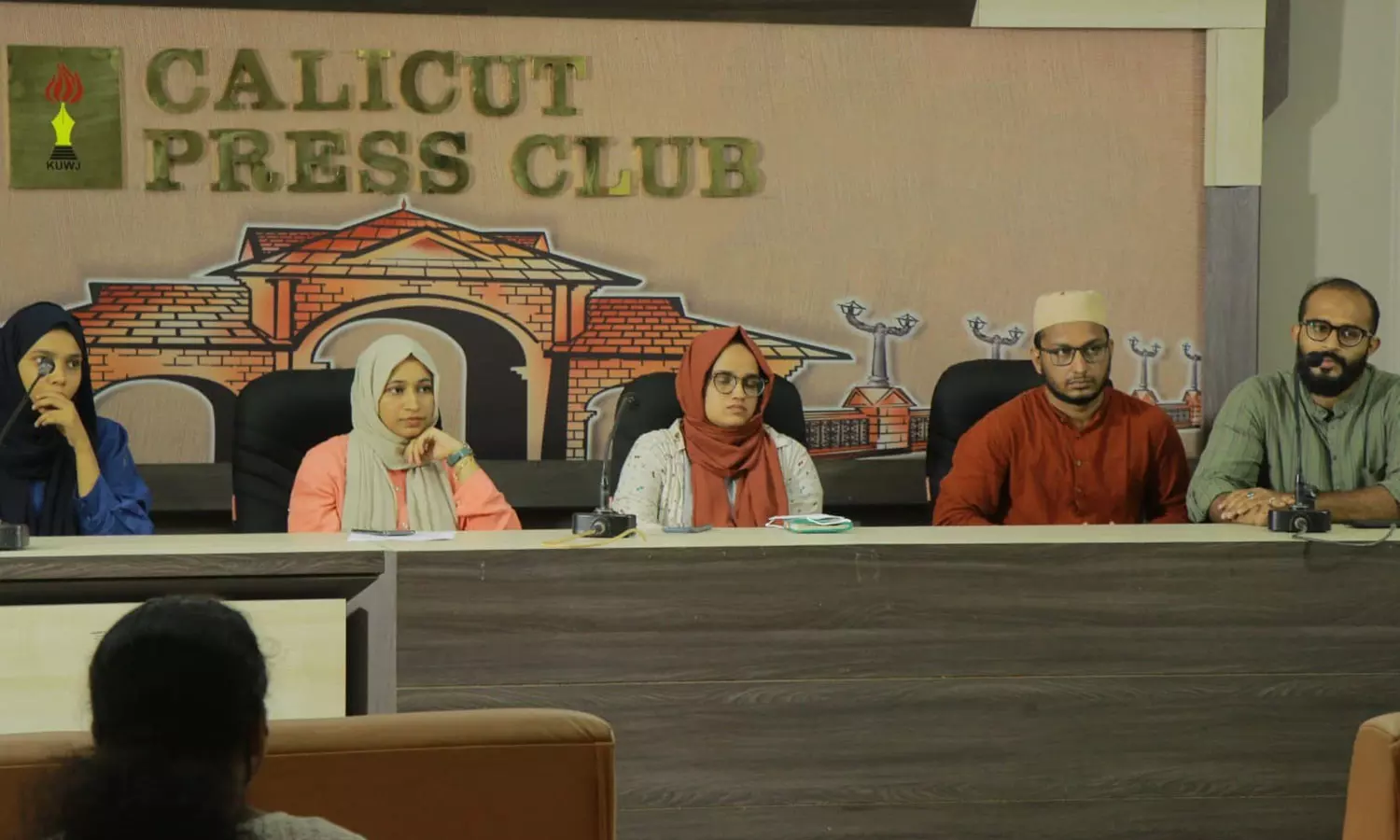 ബുള്ളി ബായ്: മുസ്ലിം സ്ത്രീക്ക് നേരേയുള്ള ഹിന്ദുത്വ വംശീയ പദ്ധതിക്ക് സർക്കാർ ചൂട്ടുപിടിക്കുന്നു - ഫ്രറ്റേണിറ്റി മൂവ്മെന്റ് ബുള്ളി ബായ്: മുസ്ലിം സ്ത്രീക്ക് നേരേയുള്ള ഹിന്ദുത്വ വംശീയ പദ്ധതിക്ക് സർക്കാർ ചൂട്ടുപിടിക്കുന്നു - ഫ്രറ്റേണിറ്റി മൂവ്മെന്റ്