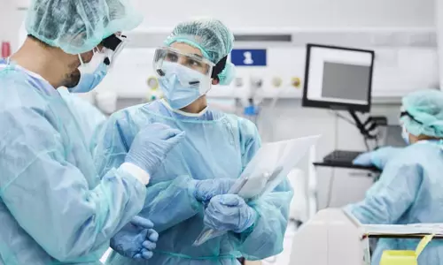 ഡോക്ടർമാർക്ക് കൂട്ടത്തോടെ കോവിഡ്; രാജ്യത്തെ ആശുപത്രികളുടെ പ്രവർത്തനങ്ങൾ ആശങ്കയിൽ