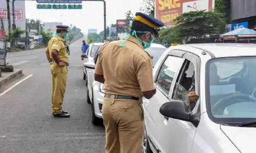 ഇന്‍ഡോര്‍ പരിപാടികളില്‍ 75 പേര്‍ക്ക് മാത്രം അനുമതി, ഓട്ട്ഡോര്‍ ചടങ്ങില്‍ 150; സംസ്ഥാനത്ത് ആള്‍ക്കൂട്ട നിയന്ത്രണം