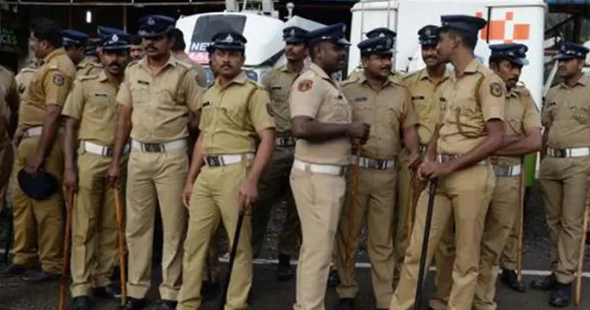 സംസ്ഥാനത്ത് അക്രമ സാധ്യതയുണ്ടെന്ന ഇന്റലിജൻസ് റിപ്പോർട്ട്: സുരക്ഷ കർശനമാക്കി പൊലീസ് സംസ്ഥാനത്ത് അക്രമ സാധ്യതയുണ്ടെന്ന ഇന്റലിജൻസ് റിപ്പോർട്ട്: സുരക്ഷ കർശനമാക്കി പൊലീസ്