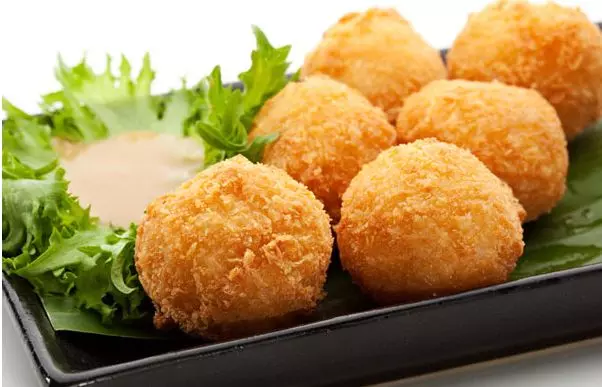 സ്ഥിരം സ്‌നാക്കുകൾ  മടുത്ത് തുടങ്ങിയോ; കുട്ടികളെ കൈയിലെടുക്കാനിതാ  കിടിലൻ പനീർ ചീസ് ബോൾ