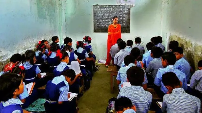 പുതിയ സ്കൂള് കെട്ടിടത്തില് താഴ്ന്ന ജാതിയില് പെട്ട കുട്ടികള്ക്ക് പ്രവേശനം നിഷേധിച്ച് ആന്ധ്രാ സ്കൂള്; മേല്ജാതിക്കാര്ക്ക് കൂടുതല് സൗകര്യങ്ങള് പുതിയ സ്കൂള് കെട്ടിടത്തില് താഴ്ന്ന ജാതിയില് പെട്ട കുട്ടികള്ക്ക് പ്രവേശനം നിഷേധിച്ച് ആന്ധ്രാ സ്കൂള്; മേല്ജാതിക്കാര്ക്ക് കൂടുതല് സൗകര്യങ്ങള്