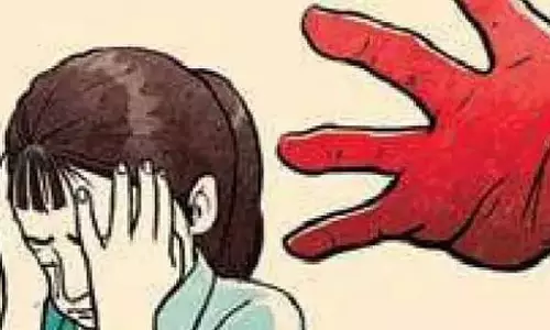 വളർത്തുമകളെ പീഡിപ്പിച്ച കേസിൽ പത്മ പുരസ്കാര ജേതാവിനെതിരെ കേസ് വളർത്തുമകളെ പീഡിപ്പിച്ച കേസിൽ പത്മ പുരസ്കാര ജേതാവിനെതിരെ കേസ്