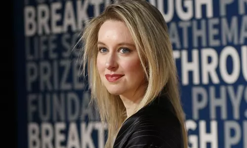 സിലിക്കണ് വാലി താരമായിരുന്ന എലിസബത്ത് ഹോംസ് തെറാനോസ് തട്ടിപ്പു കേസില് കുറ്റക്കാരി സിലിക്കണ് വാലി താരമായിരുന്ന എലിസബത്ത് ഹോംസ് തെറാനോസ് തട്ടിപ്പു കേസില് കുറ്റക്കാരി