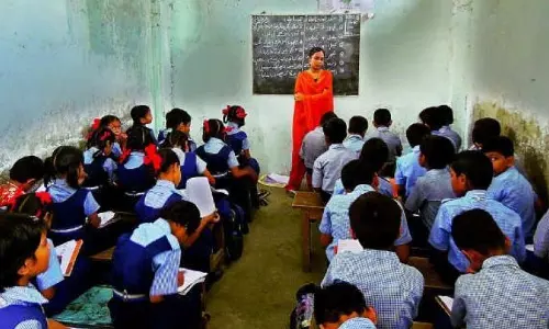 പുതിയ സ്കൂള് കെട്ടിടത്തില് താഴ്ന്ന ജാതിയില് പെട്ട കുട്ടികള്ക്ക് പ്രവേശനം നിഷേധിച്ച് ആന്ധ്രാ സ്കൂള്; മേല്ജാതിക്കാര്ക്ക് കൂടുതല് സൗകര്യങ്ങള് പുതിയ സ്കൂള് കെട്ടിടത്തില് താഴ്ന്ന ജാതിയില് പെട്ട കുട്ടികള്ക്ക് പ്രവേശനം നിഷേധിച്ച് ആന്ധ്രാ സ്കൂള്; മേല്ജാതിക്കാര്ക്ക് കൂടുതല് സൗകര്യങ്ങള്