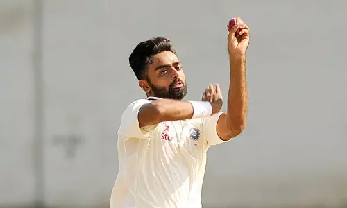 ചുവന്ന പന്തെറിയാൻ ഒരവസരം കൂടി തരൂ... കേണപേക്ഷിച്ച് ഉനദ്കട്ട്; ആരാധകരുടെ മറുപടി ഇങ്ങനെ