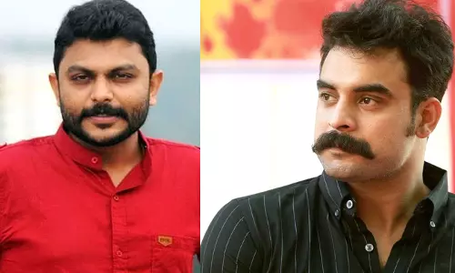 അന്ന് പണമില്ലാത്തത് കൊണ്ട് വണ്ടിക്ക് പെയിന്റ് അടിച്ചില്ല, ഇന്ന് അവന് എത്ര കാറുണ്ടെന്ന് എനിക്കറിയില്ല; ടൊവിനോയെക്കുറിച്ച് മാത്തുക്കുട്ടി അന്ന് പണമില്ലാത്തത് കൊണ്ട് വണ്ടിക്ക് പെയിന്റ് അടിച്ചില്ല, ഇന്ന് അവന് എത്ര കാറുണ്ടെന്ന് എനിക്കറിയില്ല; ടൊവിനോയെക്കുറിച്ച് മാത്തുക്കുട്ടി