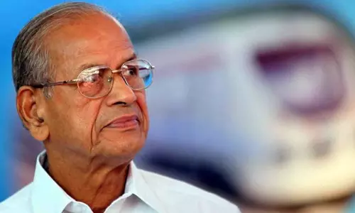 മുഖ്യമന്ത്രി ജനങ്ങളെ തെറ്റിദ്ധരിപ്പിക്കുന്നു, സില്വര് ലൈന് കേരളത്തെ വിഭജിക്കും: ഇ ശ്രീധരന് മുഖ്യമന്ത്രി ജനങ്ങളെ തെറ്റിദ്ധരിപ്പിക്കുന്നു, സില്വര് ലൈന് കേരളത്തെ വിഭജിക്കും: ഇ ശ്രീധരന്