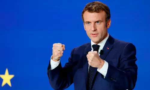 വാക്‌സിനെടുക്കാത്തവരുടെ മേൽ മൂത്രമൊഴിക്കാൻ ഞാൻ ആഗ്രഹിക്കുന്നു; ഇമ്മാനുവൽ മാക്രോൺ