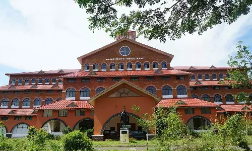 കണ്ണൂർ സർവകലാശാല ബോർഡ് ഓഫ് സ്റ്റഡീസ് അംഗങ്ങളുടെ നിയമനം ചട്ടവിരുദ്ധം: ഹൈക്കോടതി കണ്ണൂർ സർവകലാശാല ബോർഡ് ഓഫ് സ്റ്റഡീസ് അംഗങ്ങളുടെ നിയമനം ചട്ടവിരുദ്ധം: ഹൈക്കോടതി