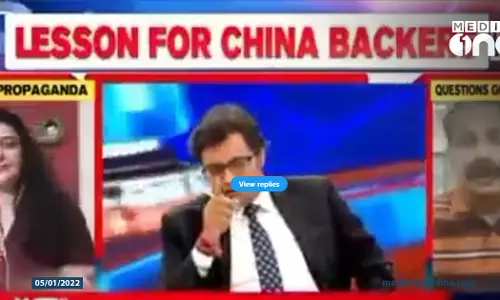 വാദ്രാ കോൺഗ്രസെന്ന് വിളിച്ച്  അർണബ് ഗോസ്വാമി; വയറുനിറയെ കൊടുത്ത് റിട്ടയേർഡ് നേവി ഓഫീസർ