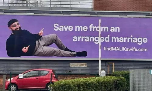 അറേഞ്ച്ഡ് മാര്യേജില്‍ നിന്ന് രക്ഷിക്കൂ: യു.കെയില്‍ ഇന്ത്യക്കാരന്‍റെ പരസ്യ ബോര്‍ഡ്