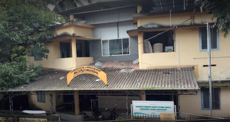 പഞ്ചായത്ത് വക വാഹനം മാലിന്യക്കൂമ്പാരത്തില്‍;   അധികൃതരുടെ അനാസ്ഥയെന്ന് നാട്ടുകാർ