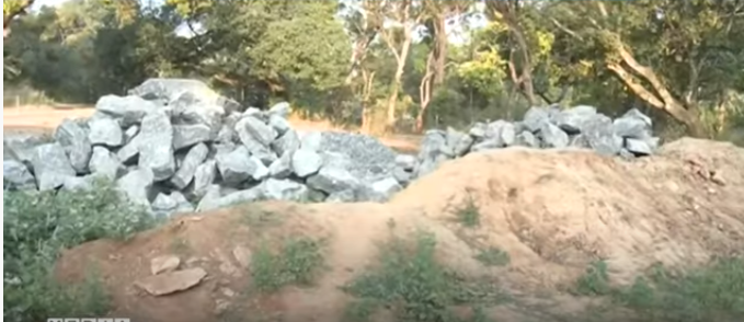 കുന്നംകുളം താലൂക്കിന്‍റെ സ്ഥലത്ത് ചുറ്റുമതിൽ നിർമ്മിക്കുന്നതിന്‍റെ പേരിൽ 25 വൻ വൃക്ഷങ്ങൾ മുറിച്ച് മാറ്റാൻ നീക്കം