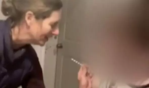 വിദ്യാര്ഥിക്ക് വാക്സിന് കുത്തിവച്ചു; അധ്യാപിക അറസ്റ്റില് വിദ്യാര്ഥിക്ക് വാക്സിന് കുത്തിവച്ചു; അധ്യാപിക അറസ്റ്റില്