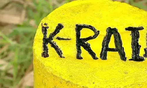 സിൽവർ ലൈൻ പദ്ധതിക്കെതിരെ കോട്ടയത്ത് പ്രതിഷേധം ശക്തം സിൽവർ ലൈൻ പദ്ധതിക്കെതിരെ കോട്ടയത്ത് പ്രതിഷേധം ശക്തം