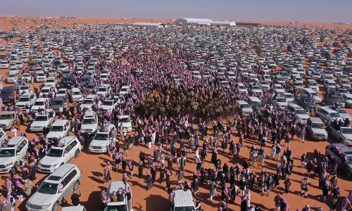 കിങ് അബ്ദുല്‍ അസീസ് ഒട്ടകോത്സവത്തിലേക്ക് ഇരച്ചെത്തി വന്‍ജനാവലി