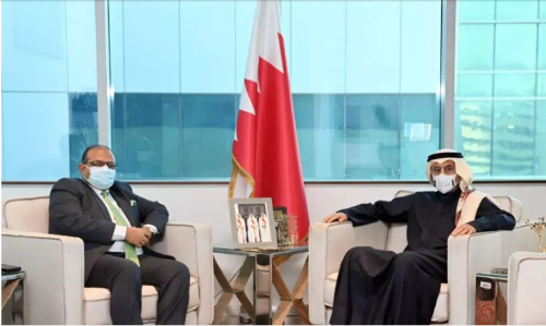 ഇ​ന്ത്യ​ൻ അം​ബാ​സ​ഡ​ർ  ബഹ്‌റൈന്‍ വാ​ണി​ജ്യ​മ​ന്ത്രി​യു​മാ​യി കൂ​ടി​ക്കാ​ഴ്ച ന​ട​ത്തി