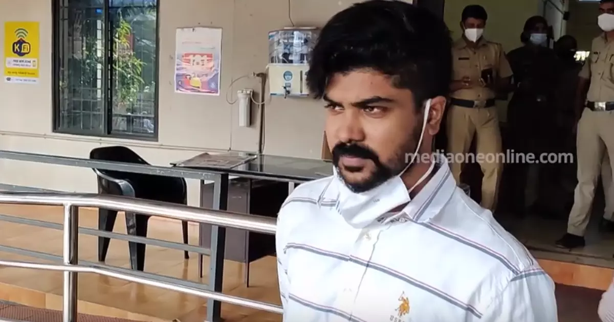 ജീവകാരുണ്യ പ്രവർത്തകൻ സുശാന്ത് നിലമ്പൂർ അറസ്റ്റിൽ ജീവകാരുണ്യ പ്രവർത്തകൻ സുശാന്ത് നിലമ്പൂർ അറസ്റ്റിൽ