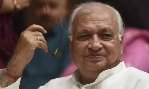 തനിക്കെതിരായ വിമർശനങ്ങൾക്ക് കാരണം ചെന്നിത്തലയും സതീശനും തമ്മിലെ തർക്കം, സർക്കാർ വിമർശിച്ചിട്ടില്ലെന്ന് ഗവര്‍ണര്‍