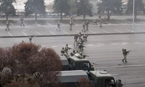 കസാഖിസ്ഥാനിൽ സംഘർഷം രൂക്ഷം; പ്രതിഷേധക്കാരെ കണ്ടാലുടൻ വെടിവെക്കാൻ ഉത്തരവ്