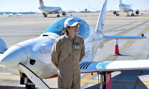 വിമാനത്തിൽ ഒറ്റയ്ക്ക് ലോകം ചുറ്റുന്ന,   20 കാരിക്ക് റിയാദിൽ ഉജ്വല വരവേൽപ്പ്