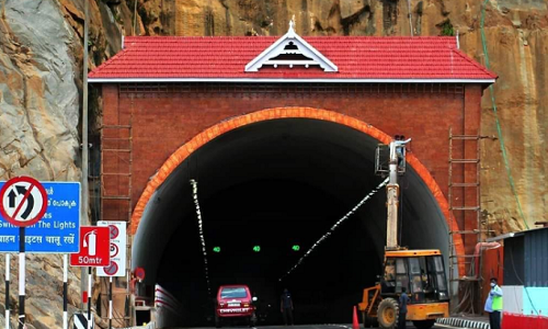 കുതിരാന്‍ തുരങ്കത്തിനു മുന്നിലെ പാറ പൊട്ടിക്കല്‍; പരീക്ഷണ സ്ഫോടനം വിജയകരം