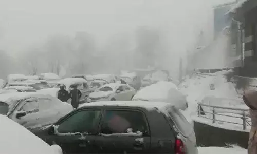 ഹിമക്കാറ്റ്: പാക്കിസ്ഥാനിൽ വാഹനങ്ങളിൽ കുടുങ്ങിയ 16 പേർ മരിച്ചു