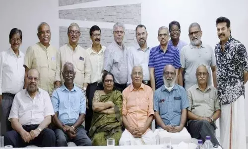 നിങ്ങളിത് വിശ്വസിക്കുമോ ? സഹപാഠികള്ക്കൊപ്പമുള്ള മമ്മൂട്ടിയുടെ ഫോട്ടോ വൈറല് നിങ്ങളിത് വിശ്വസിക്കുമോ ? സഹപാഠികള്ക്കൊപ്പമുള്ള മമ്മൂട്ടിയുടെ ഫോട്ടോ വൈറല്